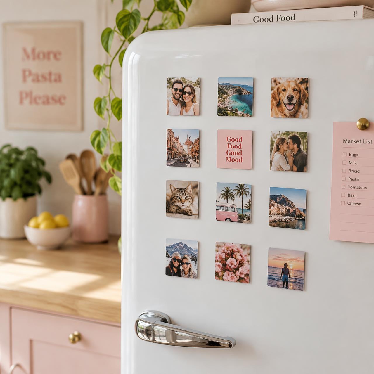 Geladeira decorada com ímãs personalizados de fotos